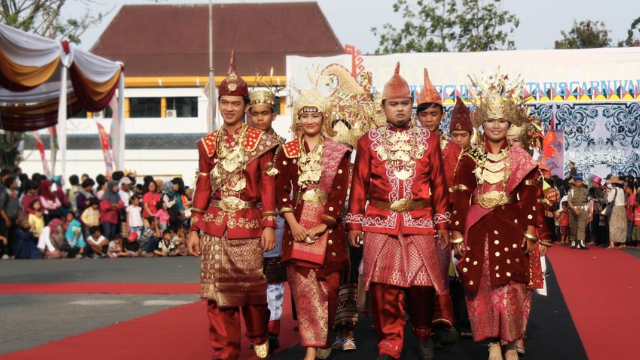 Ini Perbedaan Adat Lampung Pepadun dan Saibatin