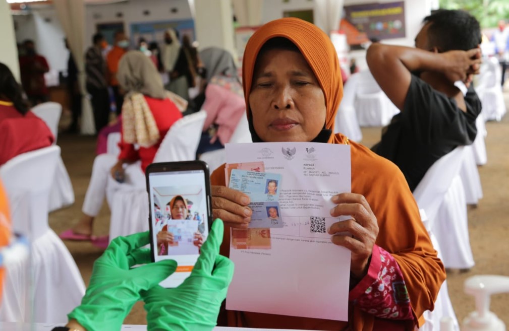 Salurkan Bantuan Beras 5 Kg, Kemensos Gunakan Data Usulan Pemda | Kementerian Sosial Republik Indonesia